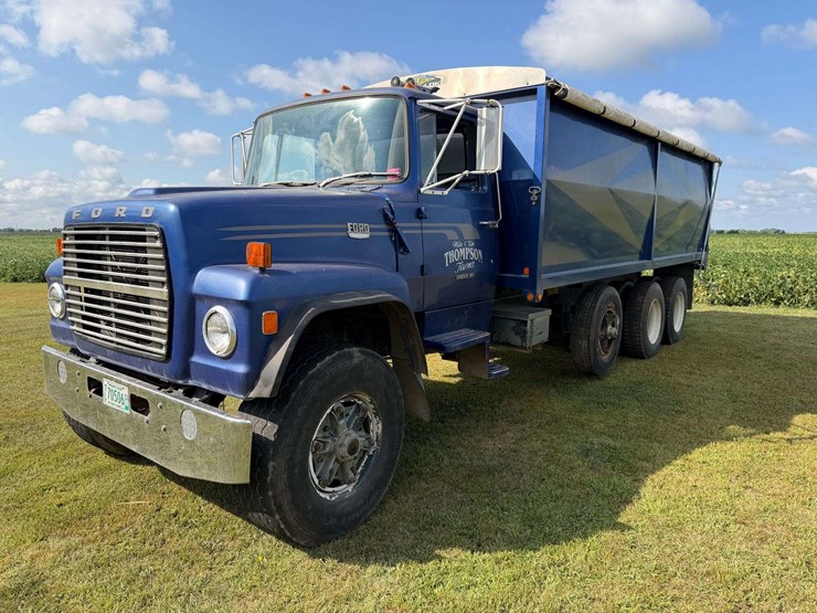 1975-ford-8000-image-1