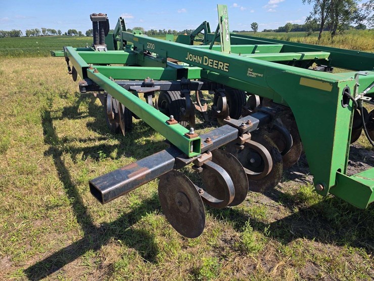 john-deere-2700-image-11