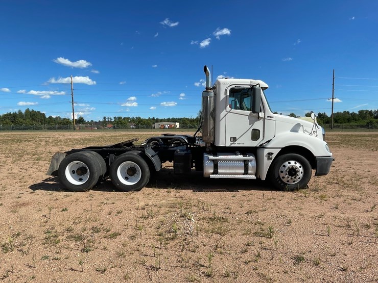 #217-•-2005-freightliner-day-cab-(has-wi-title)-(kronenwetter,-wi)-image-6
