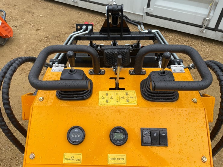 #1261-•-mms-skid-steer-loader-image-19