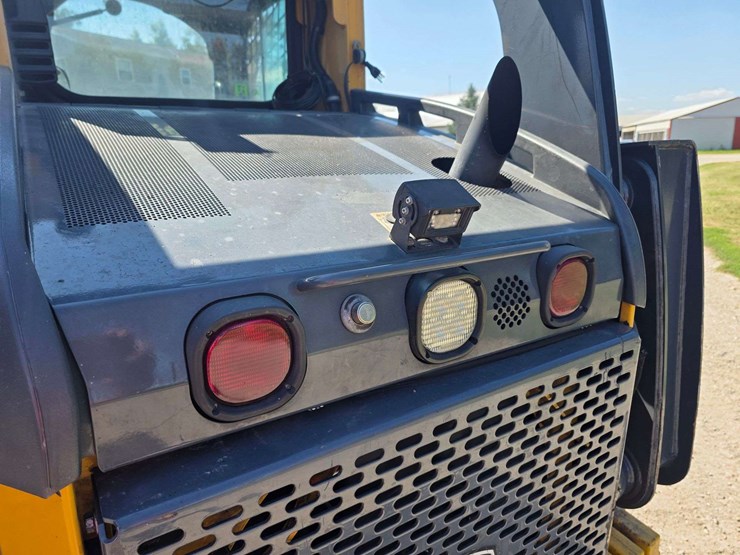 2016-deere-332d-image-23