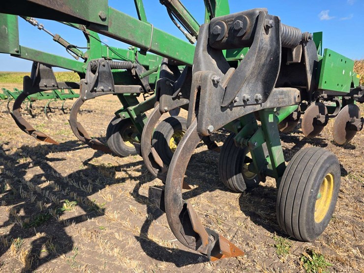 john-deere-2700-image-21