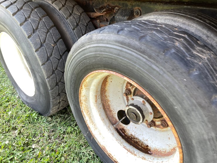 #204-•-1997-ford-4202l-garbage-truck-(has-mn-title)(clarks-grove,-mn)-image-8
