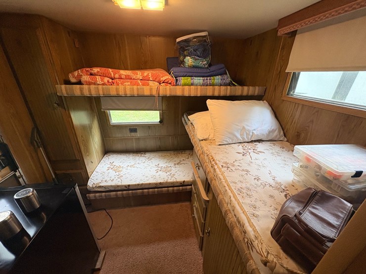 #5996-•-1989-fleetwood-resort-camper-(three-lakes,-wi)-(has-wi-title)-image-50