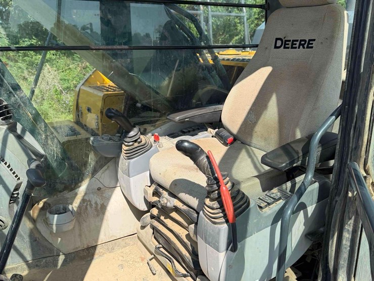 2019-deere-350g-lc-image-30