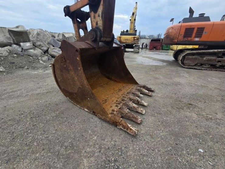 2016-hitachi-zx350-lc-image-12
