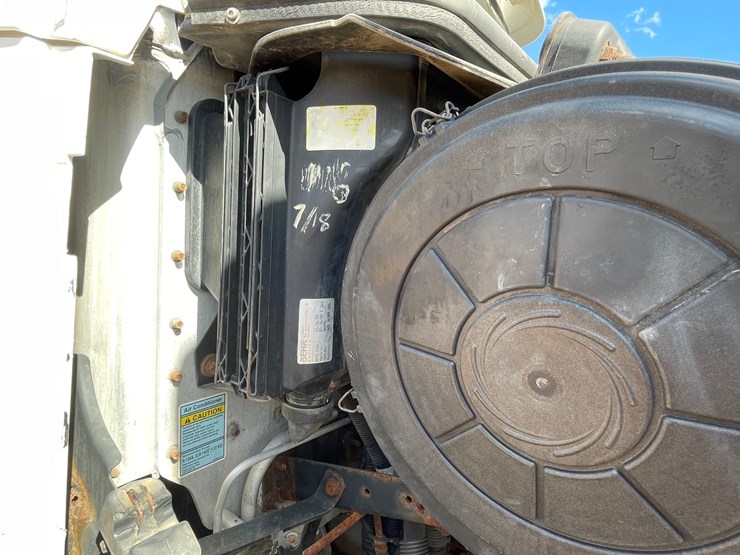 #217-•-2005-freightliner-day-cab-(has-wi-title)-(kronenwetter,-wi)-image-40