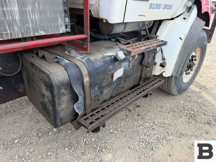 2002-sterling-l9500-image-47