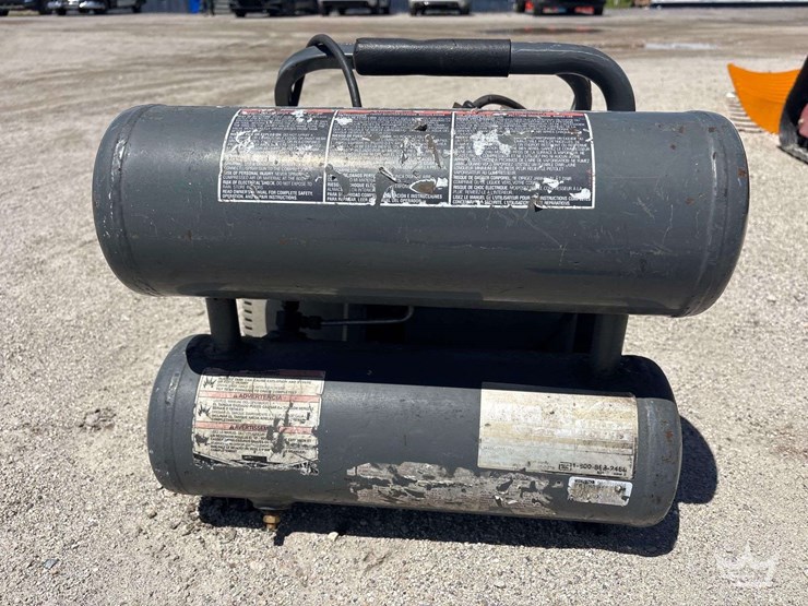 125psi-portable-electric-air-compressor-image-3