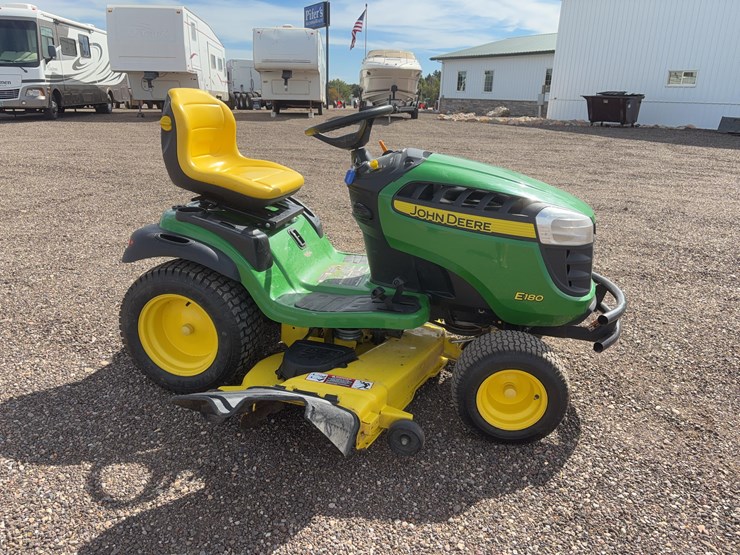 2018-john-deere-e180-image-5