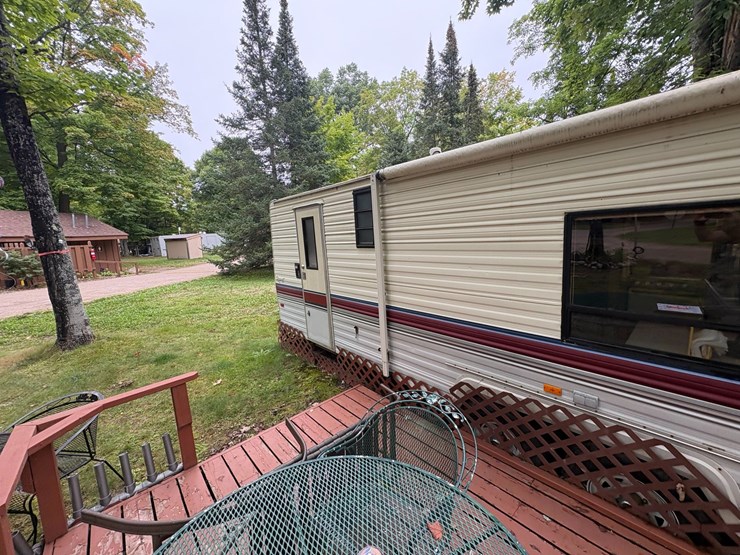 #5996-•-1989-fleetwood-resort-camper-(three-lakes,-wi)-(has-wi-title)-image-6