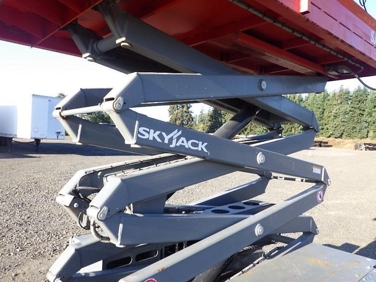 skyjack-sj6826rt-image-9