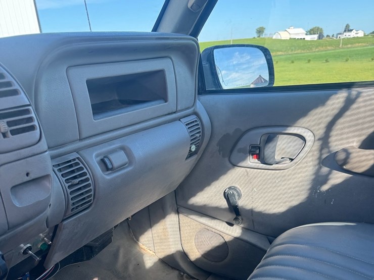 1999-gmc-3500-image-23