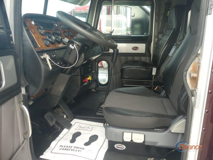2001-peterbilt-379-image-14
