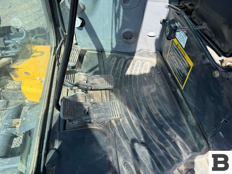 2012-deere-50g-image-45