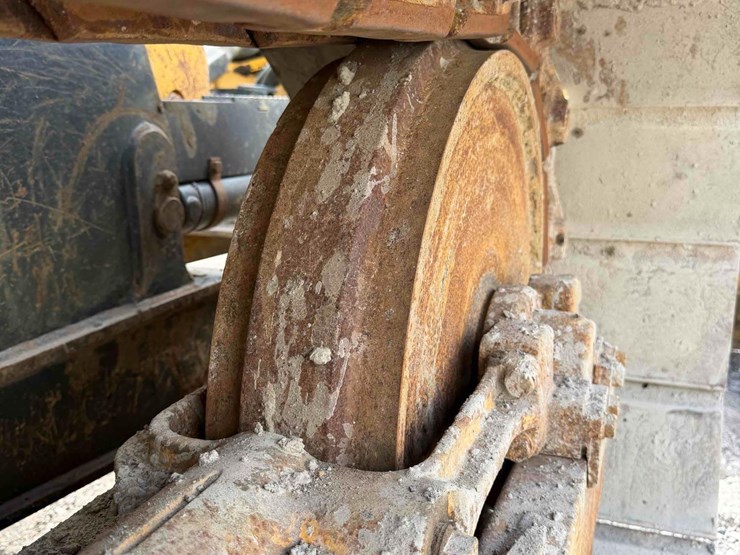 2014-deere-650k-lgp-image-16