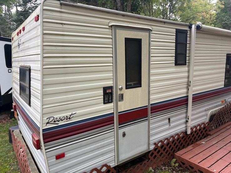 #5996-•-1989-fleetwood-resort-camper-(three-lakes,-wi)-(has-wi-title)-image-3