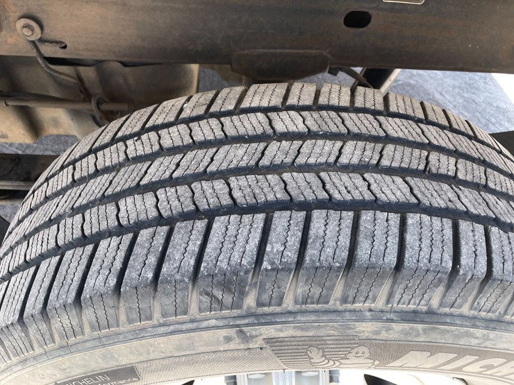 #1864-•-2018-chevy-work-truck-(has-nm-title)-image-10