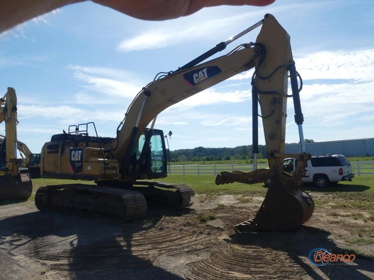 2015-caterpillar-329f-image-2