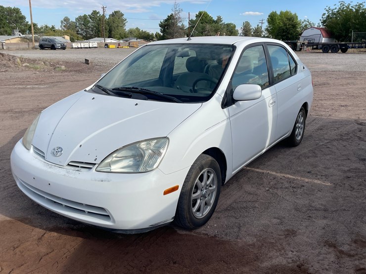 #1853-•-2002-toyota-prius-(title-in-delay)-image-1