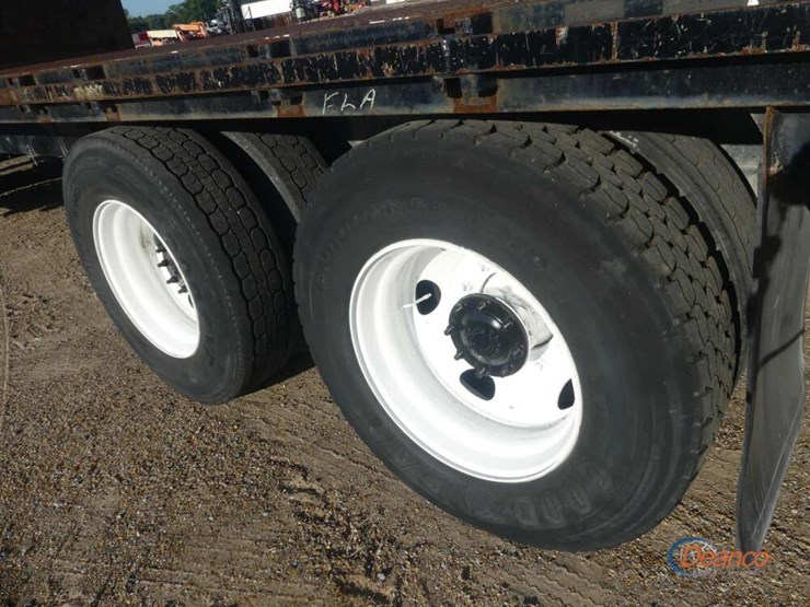 2015-freightliner-m2-106-image-5