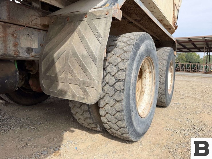 2002-sterling-l9500-image-25