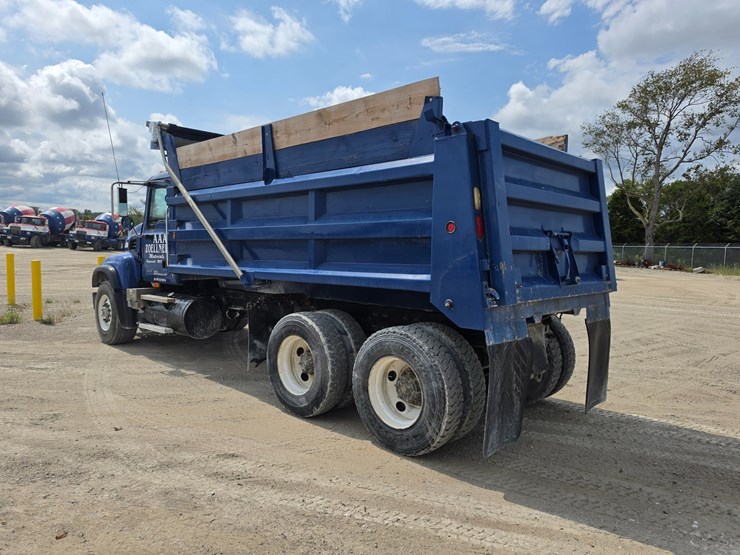 #25404-•-2003-mack-cv713-granite-tandem-axel-dump-truck-image-9