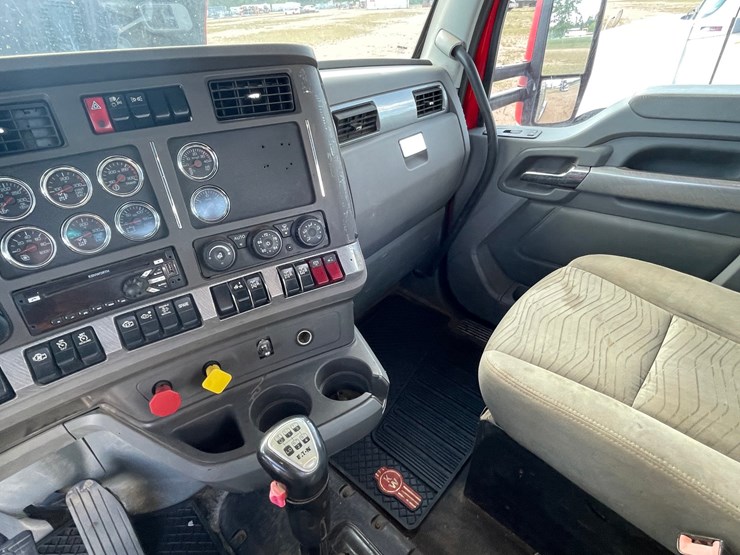 2014-kenworth-t880-image-56