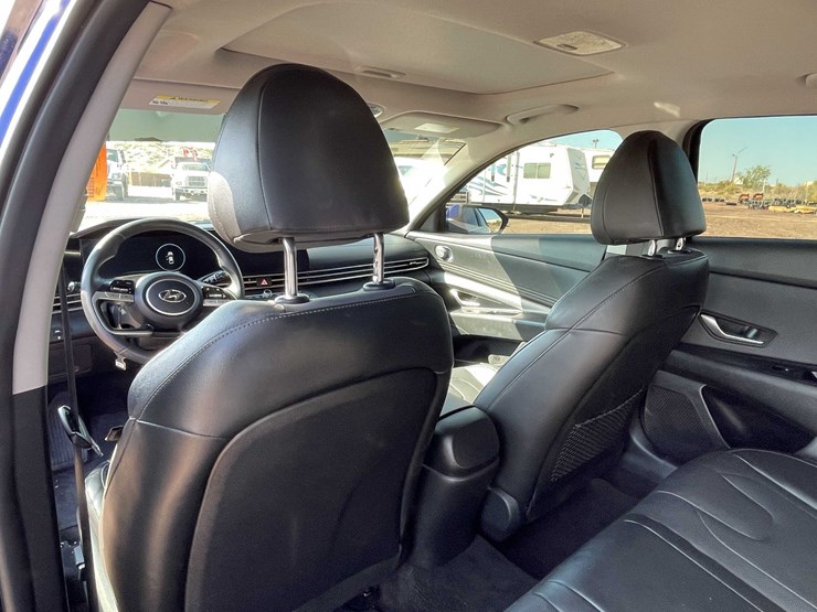 #1859-•-2023-hyundai-elantra-(has-nm-title)-image-23