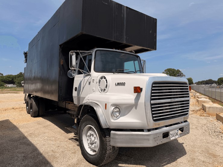 1996-ford-l8000-image-2