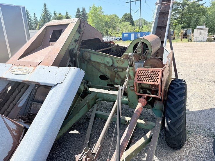 #621-•-new-idea-corn-picker-(rogers,-mn)-image-2
