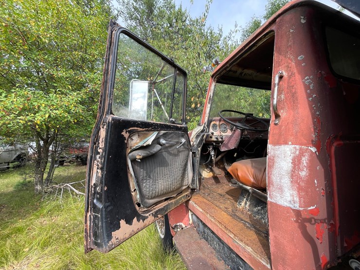 #6210-•-vintage-international-single-axle-dump-truck-(no-title)-image-29