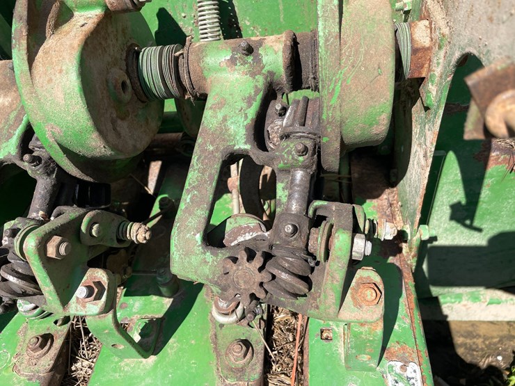 john-deere-336-image-19