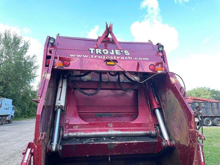 #204-•-1997-ford-4202l-garbage-truck-(has-mn-title)(clarks-grove,-mn)-image-78
