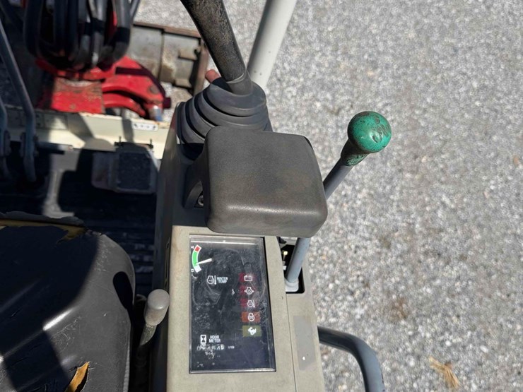 2016-takeuchi-tb016-image-26