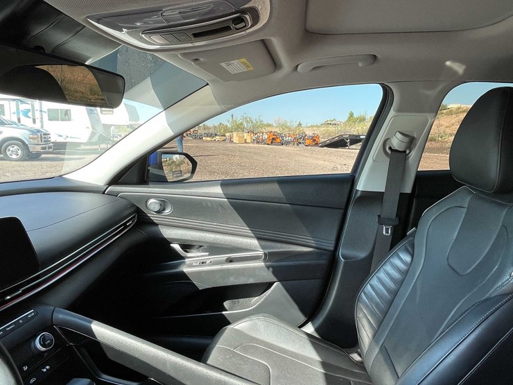 #1859-•-2023-hyundai-elantra-(has-nm-title)-image-40