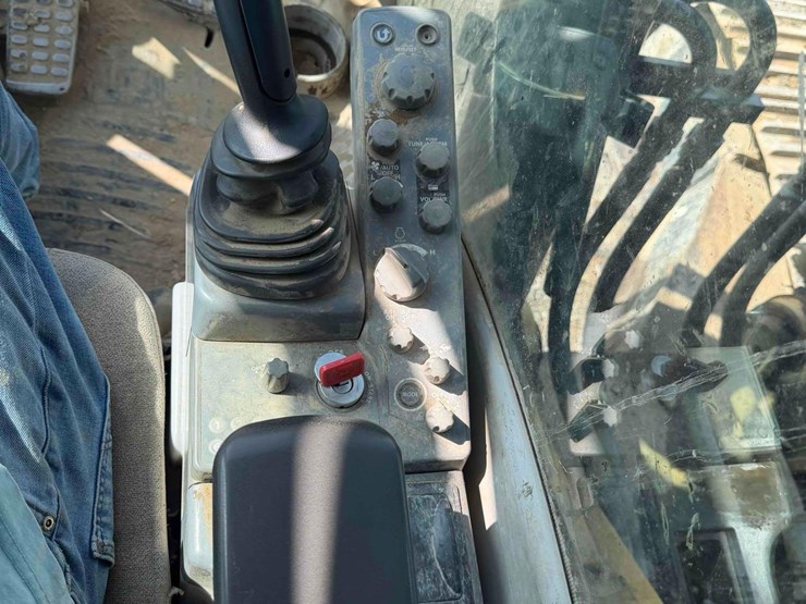 2019-deere-350g-lc-image-32