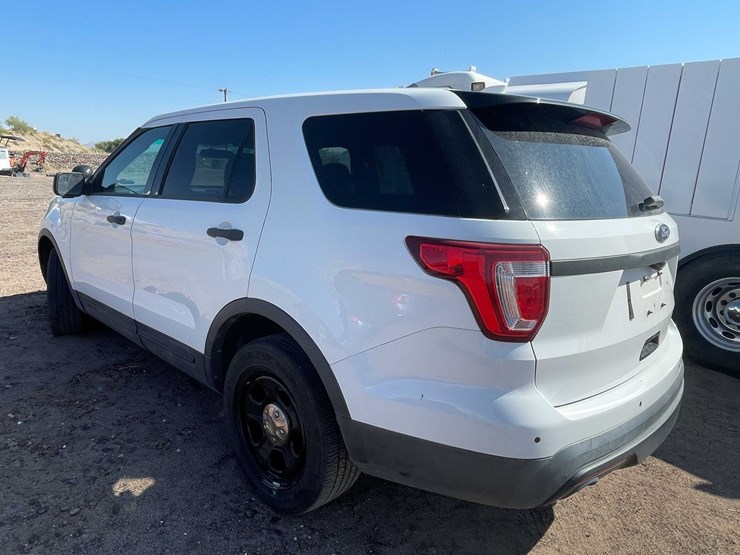 2017-ford-explorer-image-82