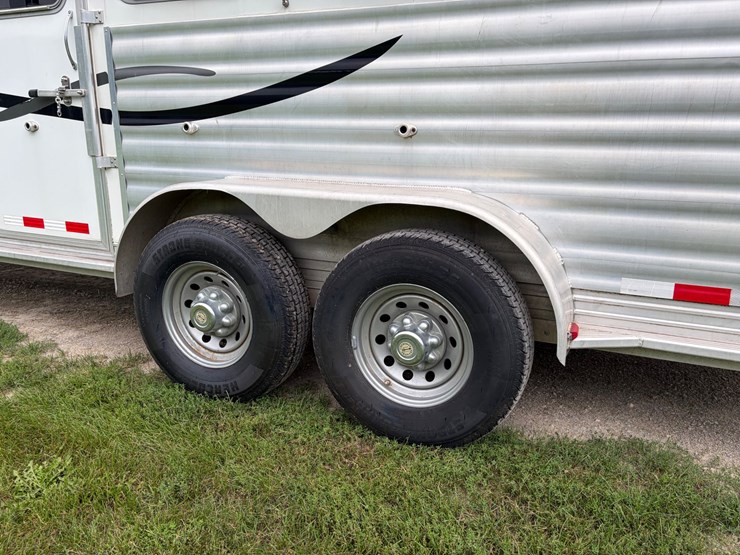 #708-•-2007-cherokee-3-horse-slant-gooseneck-trailer-(has-wi-title)(helenville,-wi)-image-6
