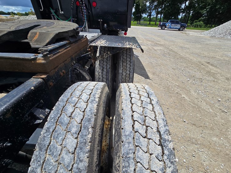 2014-peterbilt-389-image-83