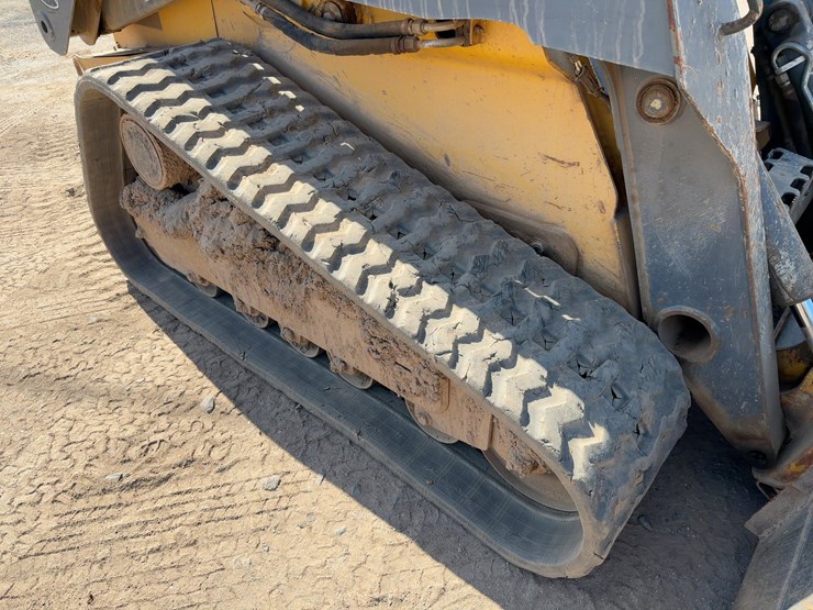 2013-deere-329e-image-11