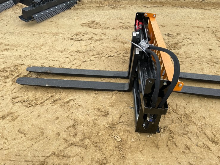 #2532-•-new-wolverine-pallet-fork-with-hydraulic-adjustable-image-7