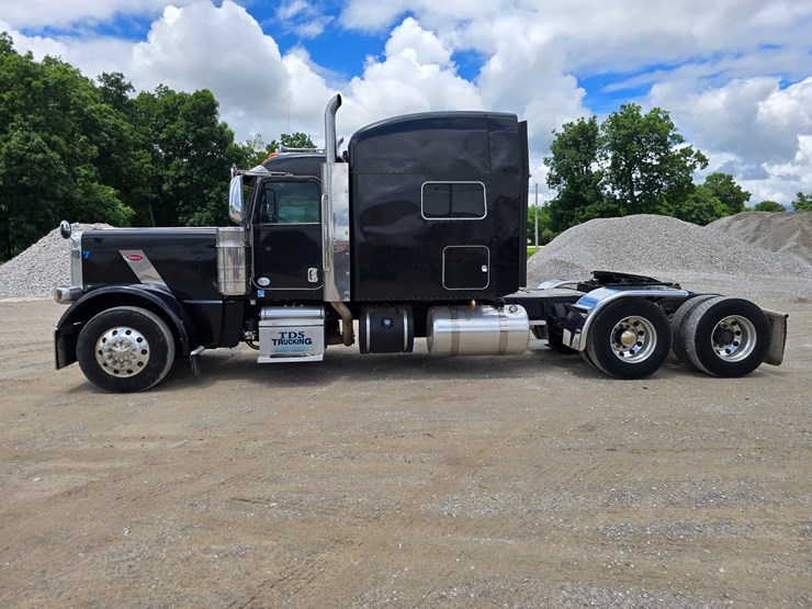 2014-peterbilt-389-image-7