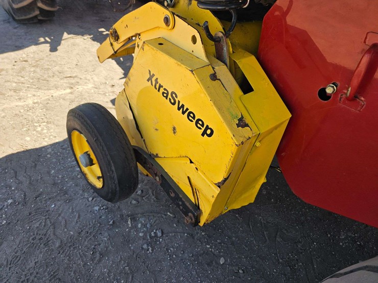 2009-new-holland-br7090-image-26