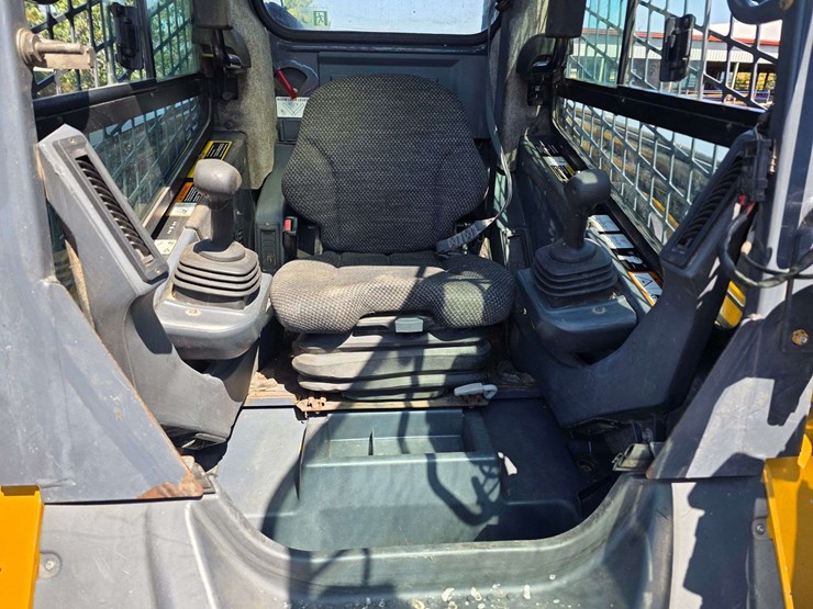 2016-deere-332d-image-36