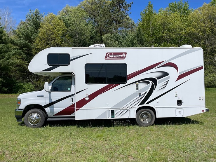 2021-ford-e350-image-2