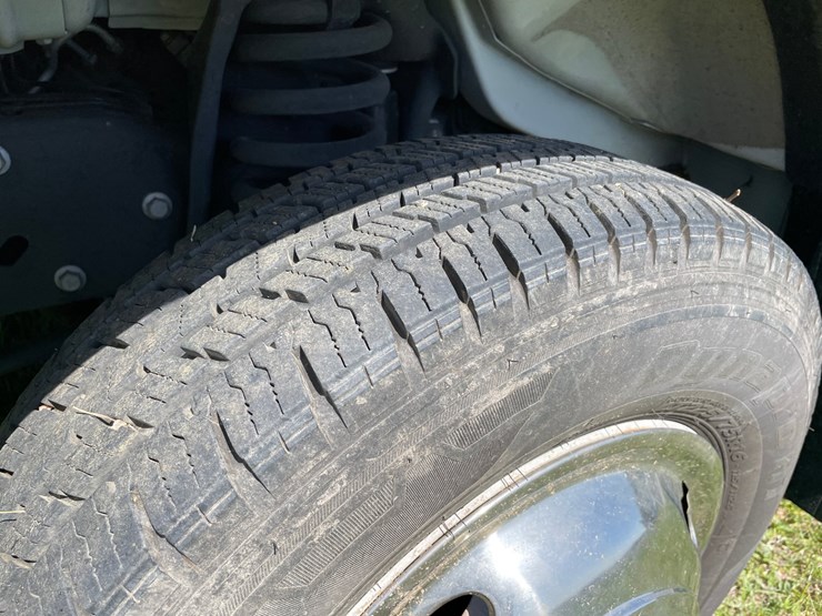 2021-ford-e350-image-84