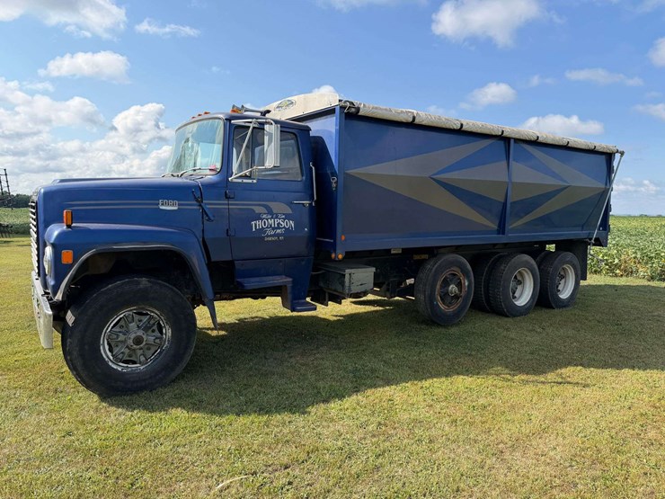1975-ford-8000-image-3