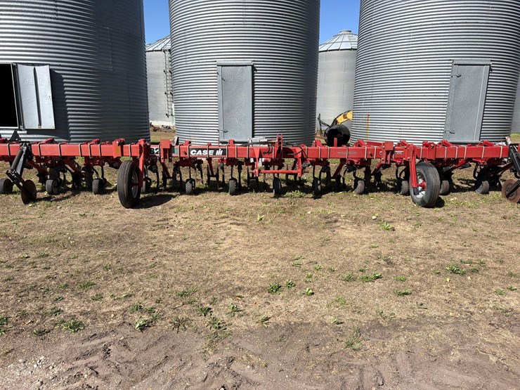 case-ih-1820-row-cultivator-image-2