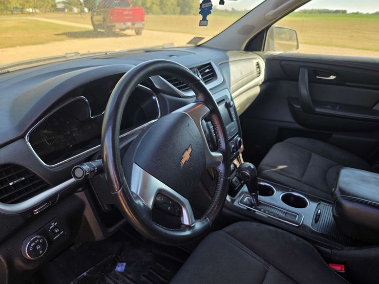 2014-chevrolet-traverse-lt-image-21